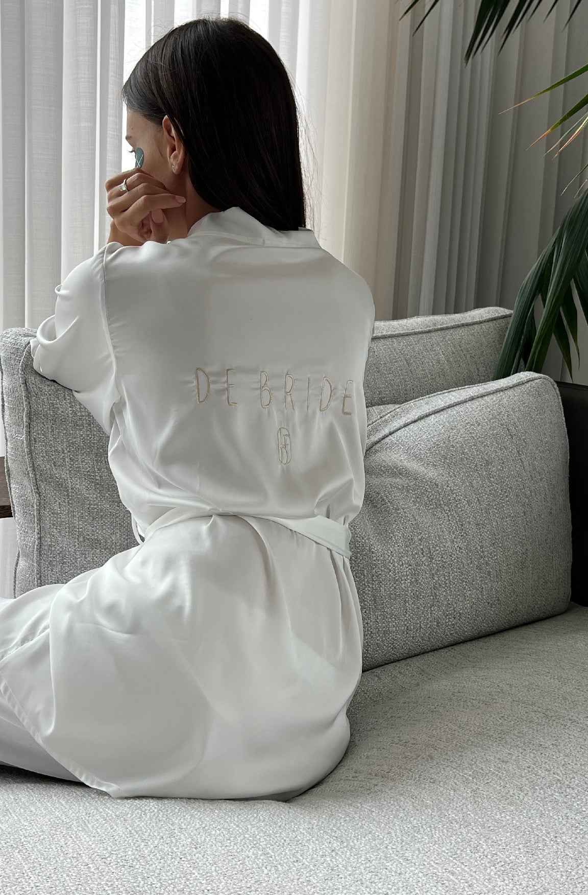 a model image wearing the product: silk de bride set - back side