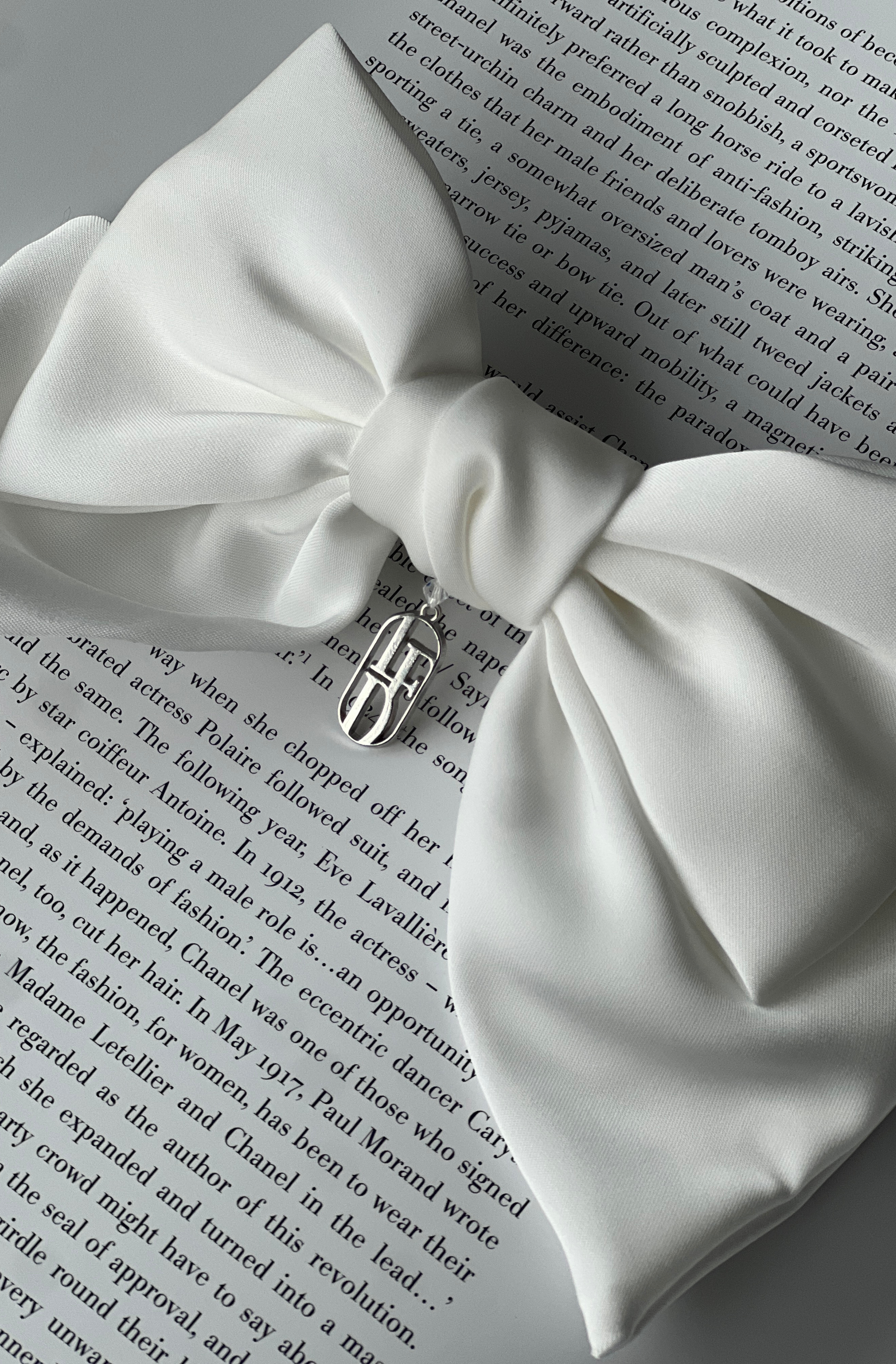a product image of: De Hair Bow